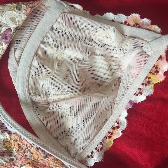 💐NWT Victoria’s Secret floral lace bralette💝 - Picture 6 of 6